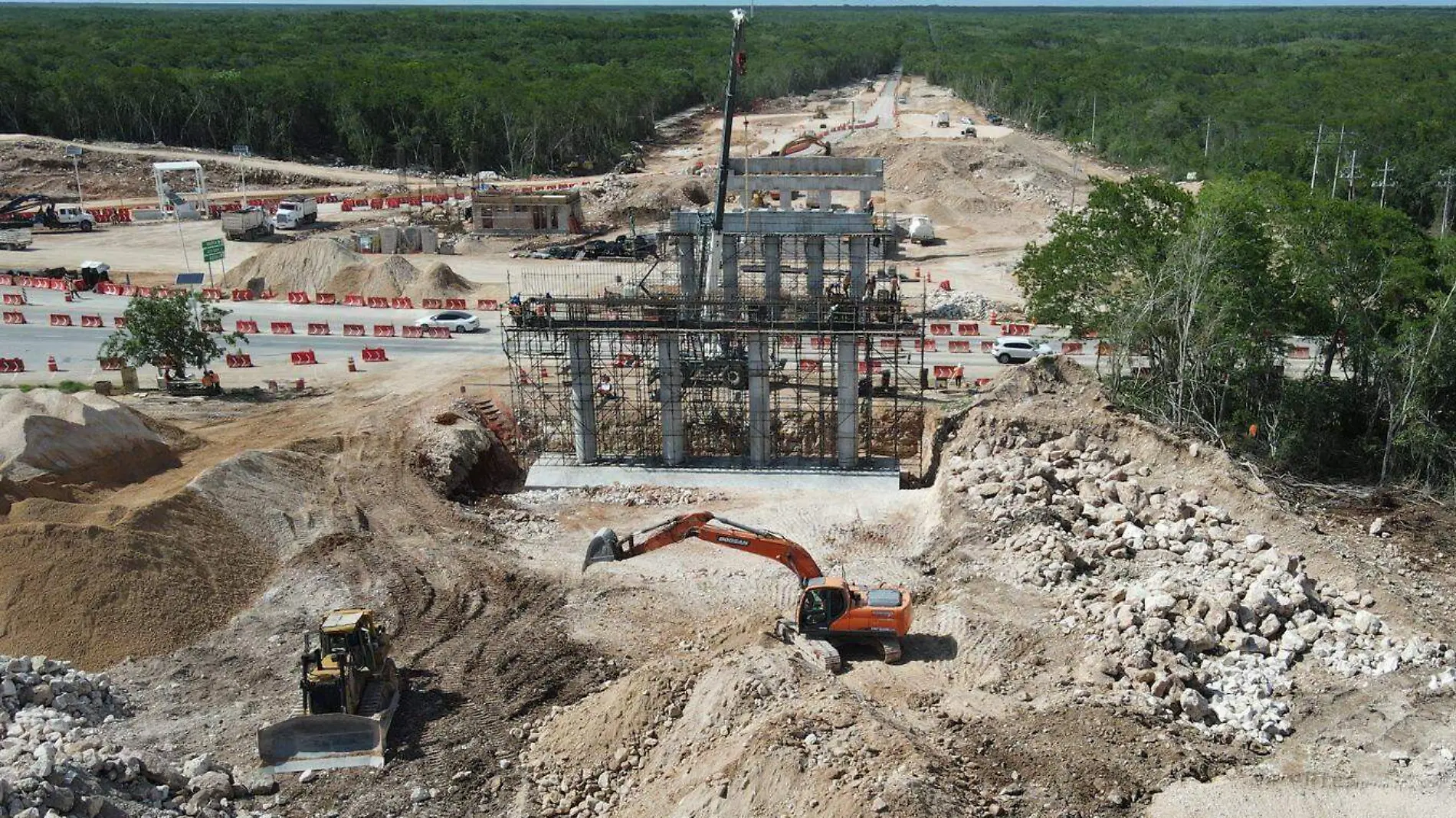 En Tramo 4, Izamal- Cancún, construcción de puentes vehiculares CORTESÍA TW @TrenMayaMX (2)